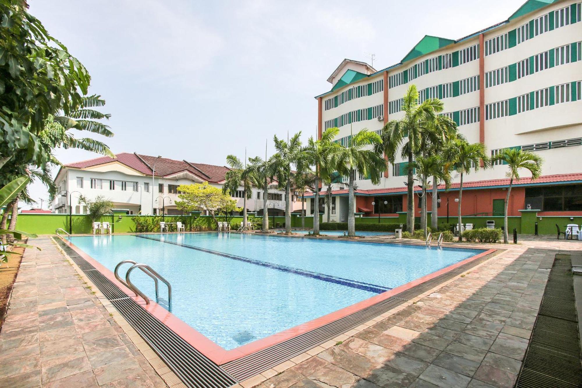Collection O Hotel Super Cowboy Malacca Exterior foto